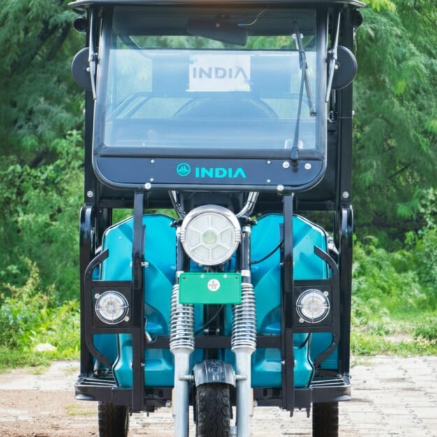 1) MS E-Rickshaw in Lithium Battery